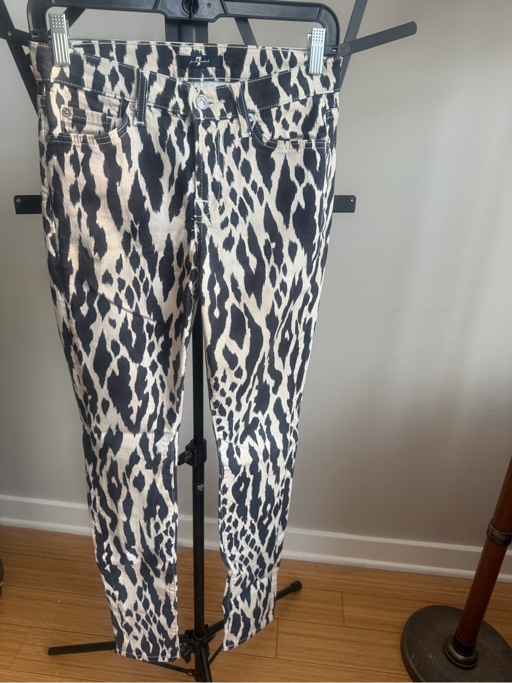7 For All Mankind Animal Print Skinny Jeans Size 26 Stretch Denim